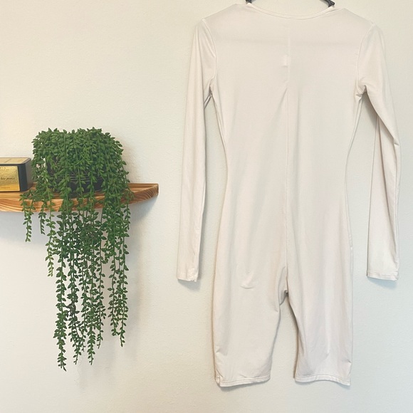 White Long sleeve bodysuit with front zipper - Picture 3 of 4